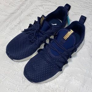 Women’s puma size 6 sneakers